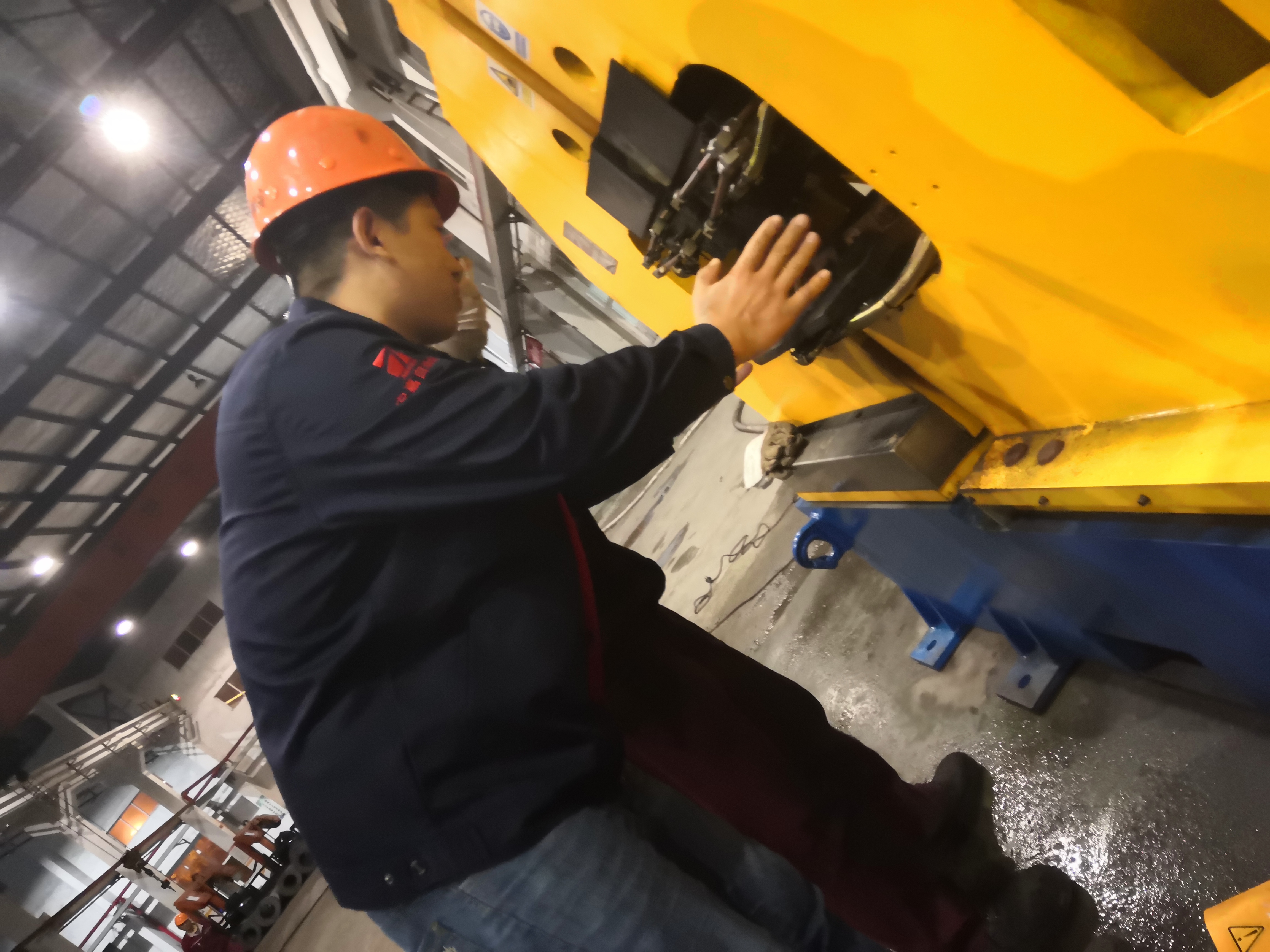 安嘉售后工程師給客戶現(xiàn)場(chǎng)培訓(xùn) 安嘉售后工程師給客戶現(xiàn)場(chǎng)培訓(xùn)