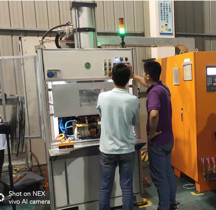 安嘉售后工程師給客戶現(xiàn)場(chǎng)培訓(xùn) 安嘉售后工程師給客戶現(xiàn)場(chǎng)培訓(xùn)