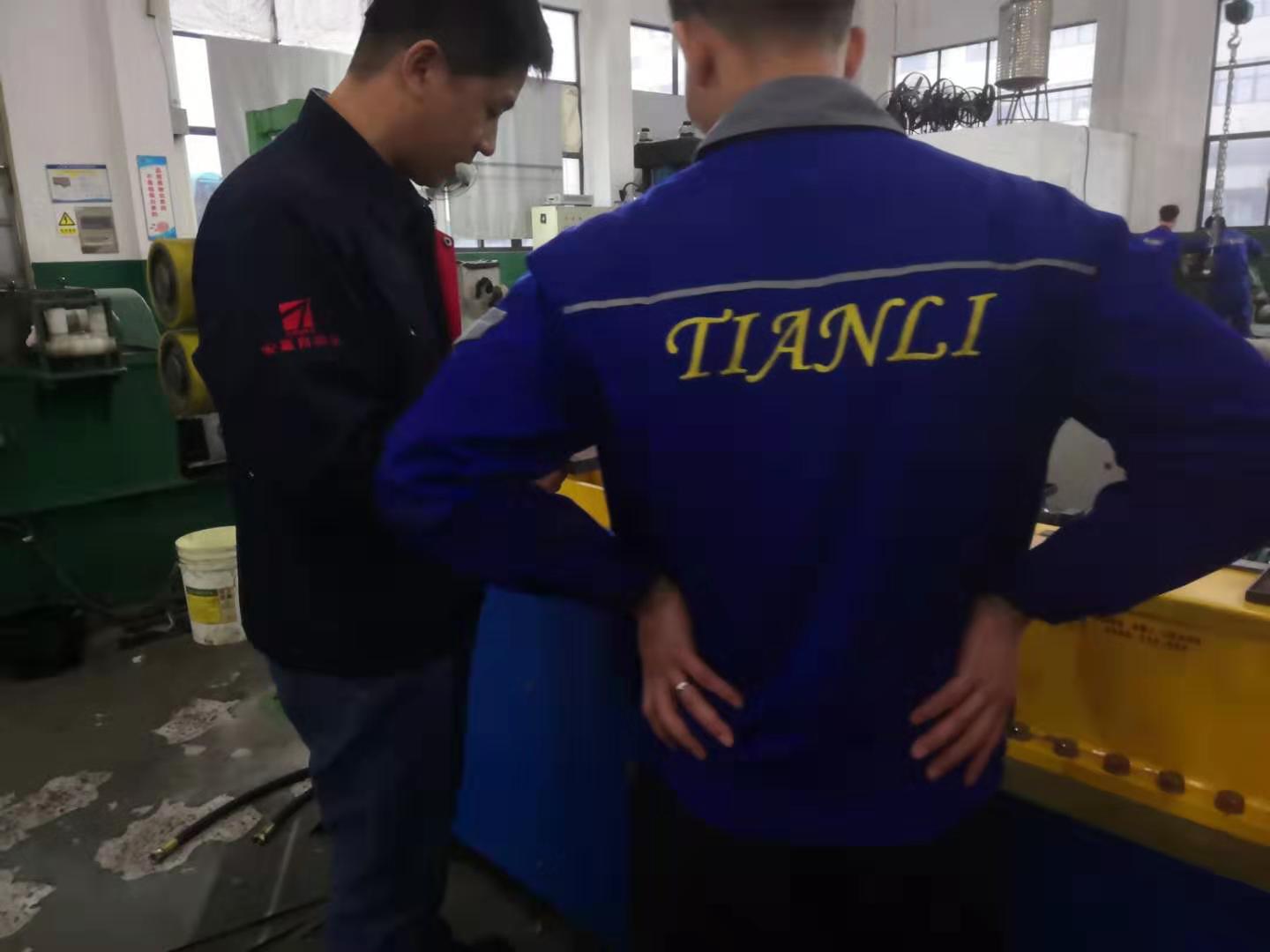 安嘉售后工程師給客戶現(xiàn)場(chǎng)培訓(xùn) 安嘉售后工程師給客戶現(xiàn)場(chǎng)培訓(xùn)