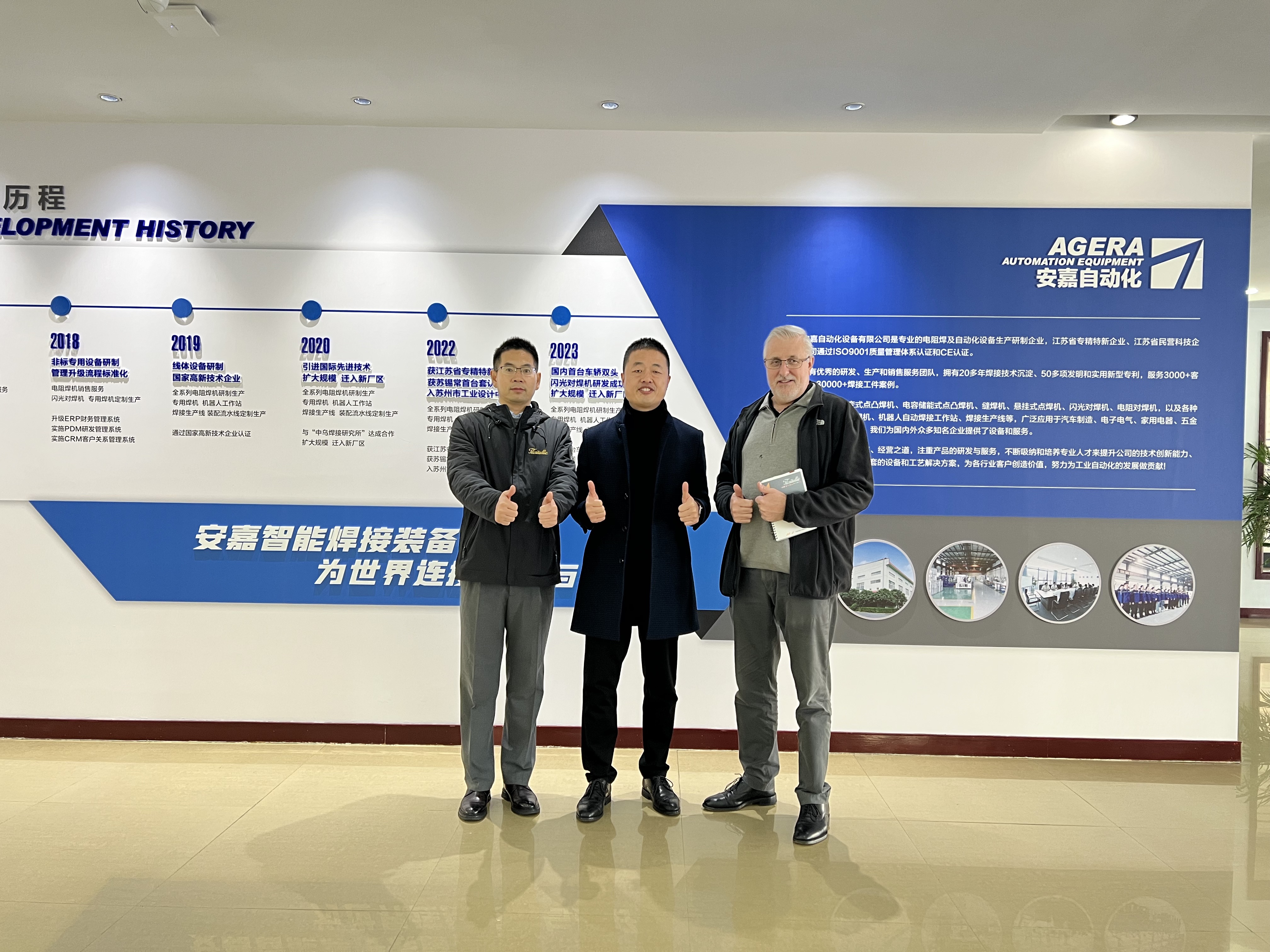 美國(guó)客戶來(lái)廠驗(yàn)收大型中頻點(diǎn)焊機(jī) 美國(guó)客戶來(lái)廠驗(yàn)收大型中頻點(diǎn)焊機(jī)