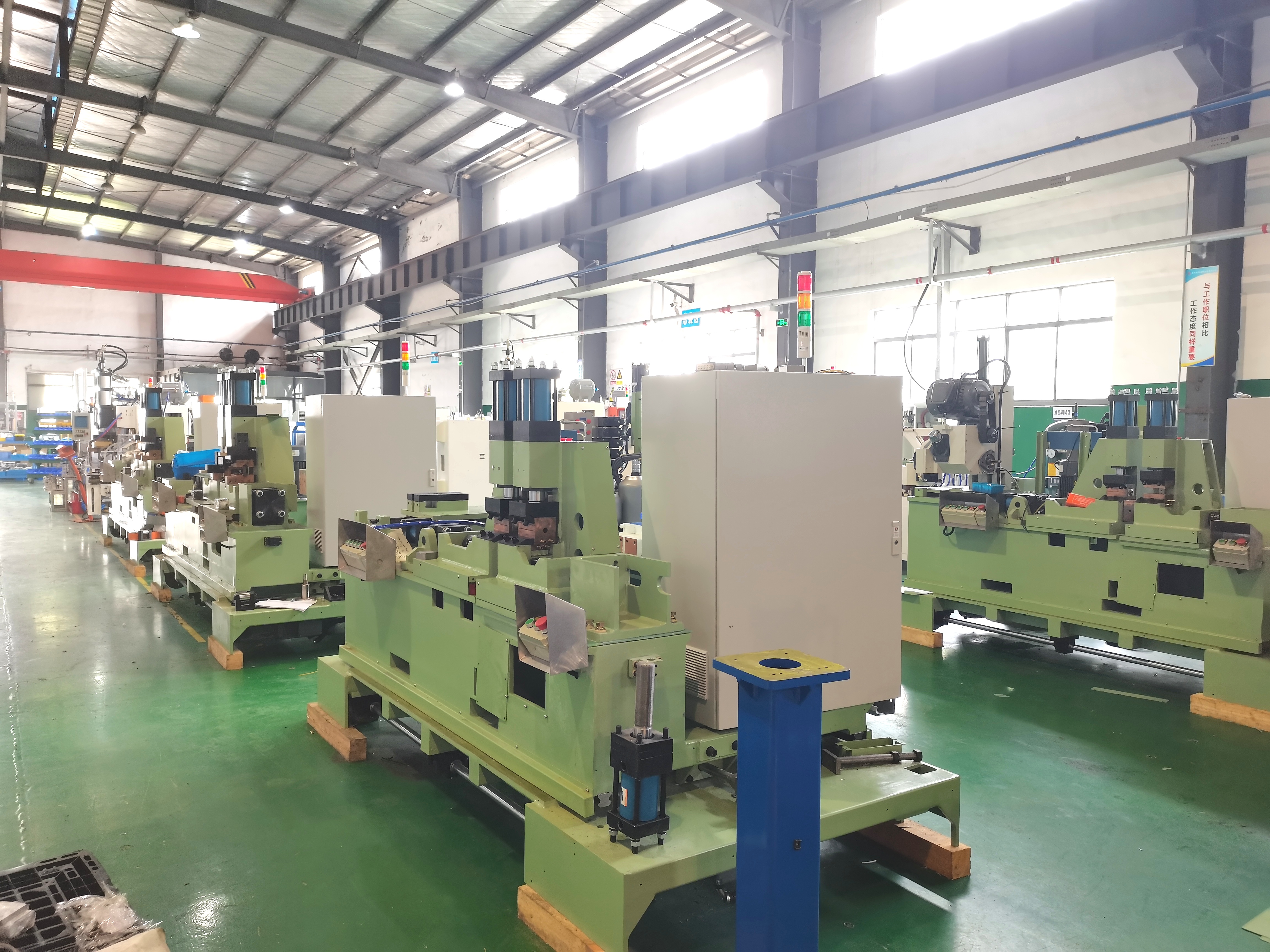 安嘉對(duì)焊機(jī)車間一角 安嘉對(duì)焊機(jī)車間一角