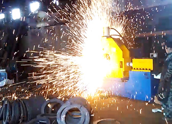 安嘉法蘭閃光對(duì)焊機(jī)華陽(yáng)重工機(jī)械現(xiàn)場(chǎng)案例 安嘉法蘭閃光對(duì)焊機(jī)華陽(yáng)重工機(jī)械現(xiàn)場(chǎng)案例