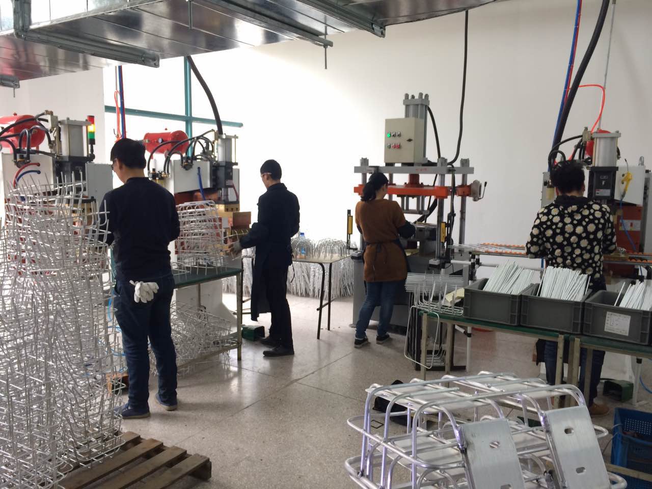 安嘉鋁車(chē)籃點(diǎn)焊機(jī)客戶現(xiàn)場(chǎng)案例 安嘉鋁車(chē)籃點(diǎn)焊機(jī)客戶現(xiàn)場(chǎng)案例